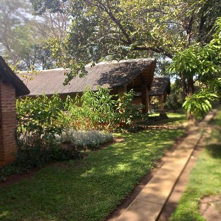 Barefoot Lodge And Safaris - Malawi ลิลองเว ภายนอก รูปภาพ