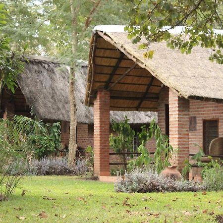 Barefoot Lodge And Safaris - Malawi ลิลองเว ภายนอก รูปภาพ