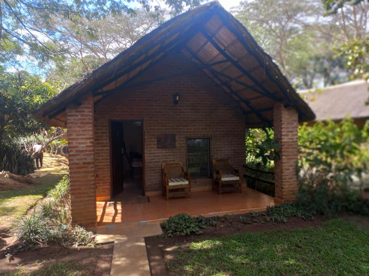 Barefoot Lodge And Safaris - Malawi ลิลองเว ภายนอก รูปภาพ