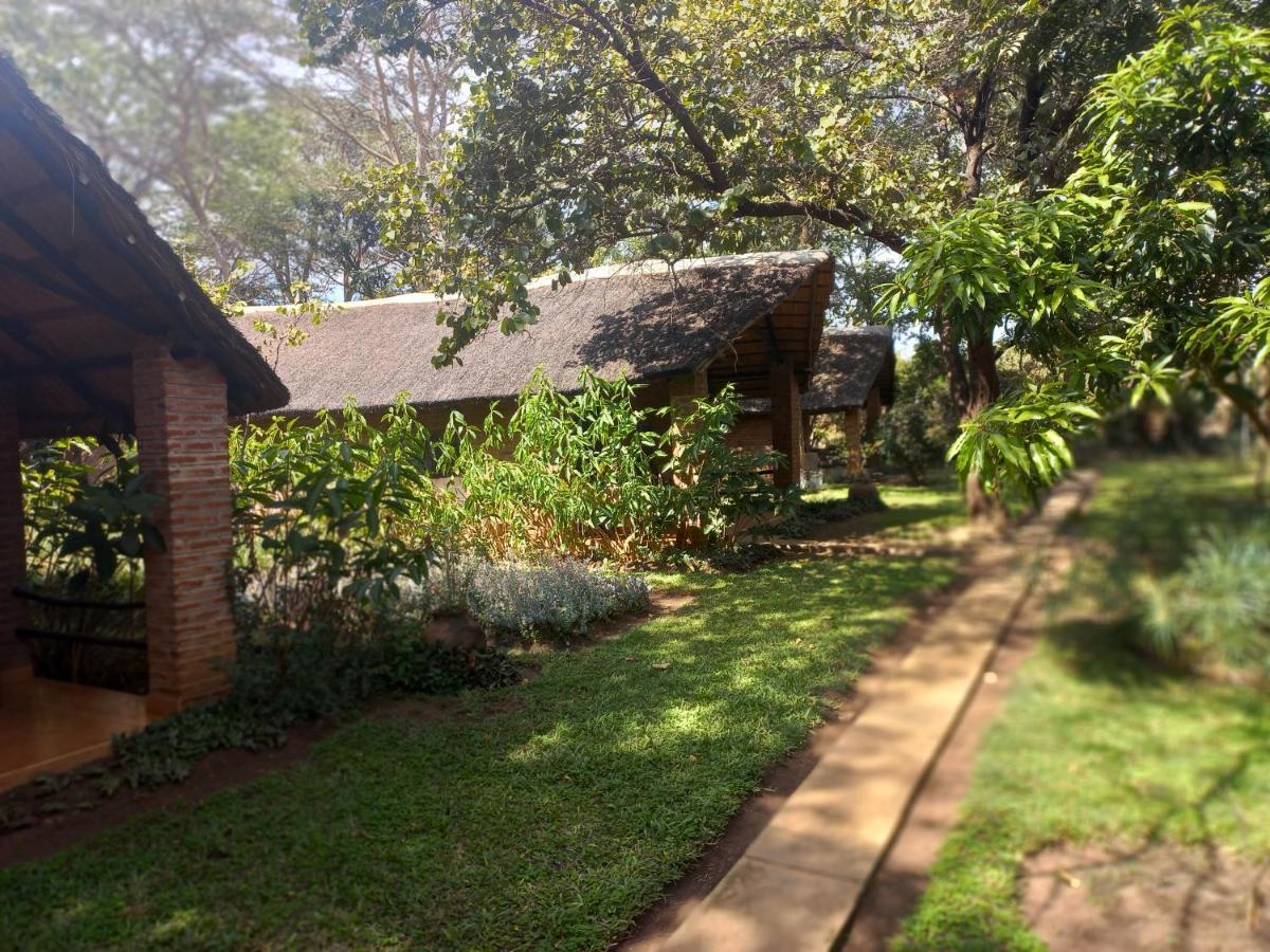 Barefoot Lodge And Safaris - Malawi ลิลองเว ภายนอก รูปภาพ