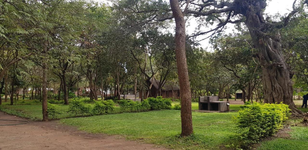 Barefoot Lodge And Safaris - Malawi ลิลองเว ภายนอก รูปภาพ
